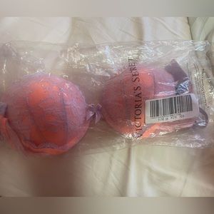 Nwt Victoria’s Secret push up bombshell bra 32A